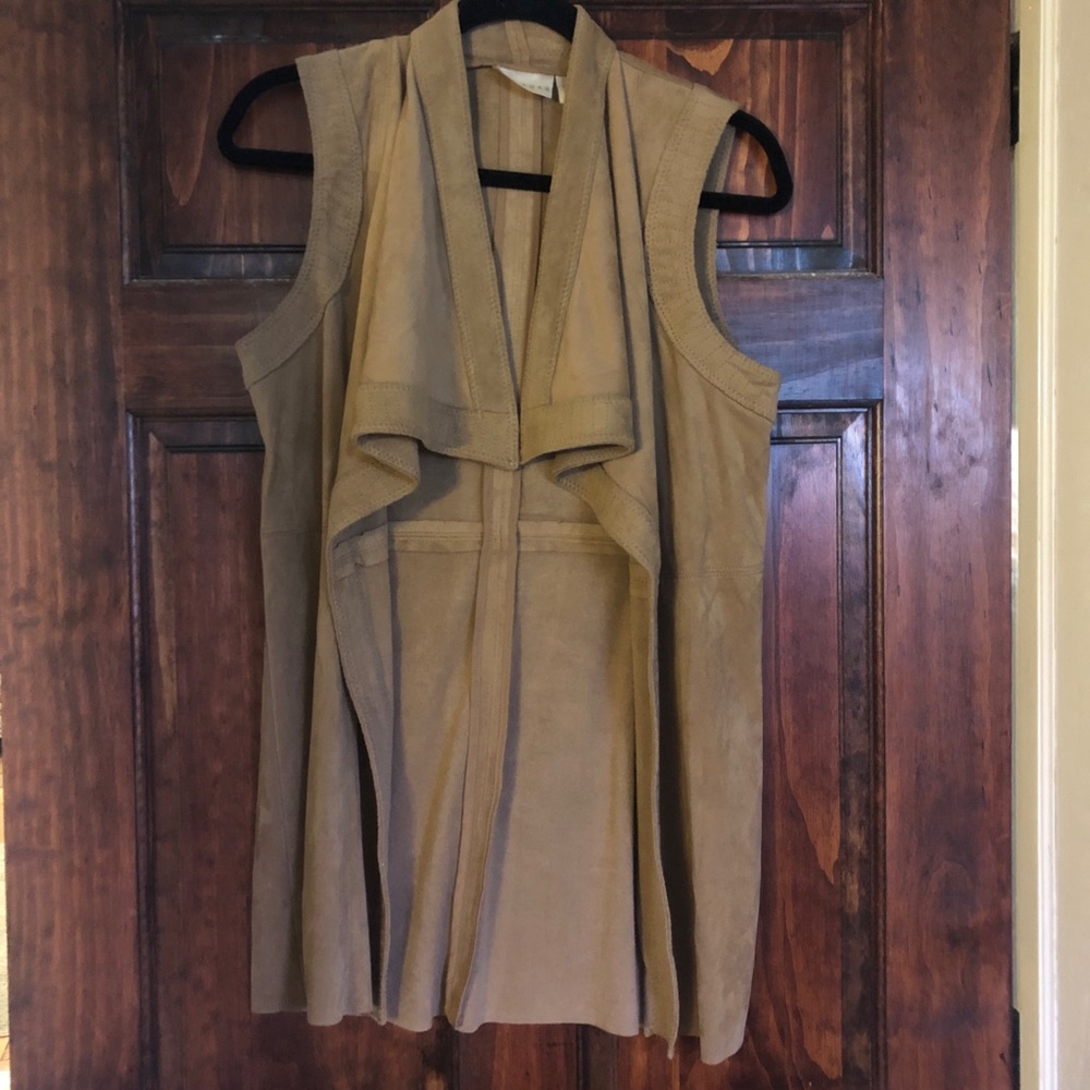 Suede vest perfect to layer or dress up an outfit